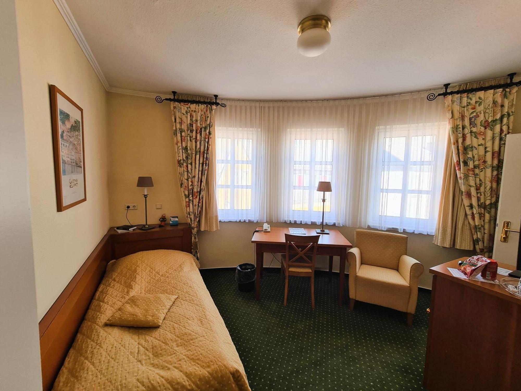 Hotel Zur Post Waldbreitbach Exterior foto
