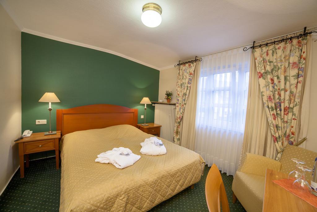 Hotel Zur Post Waldbreitbach Exterior foto